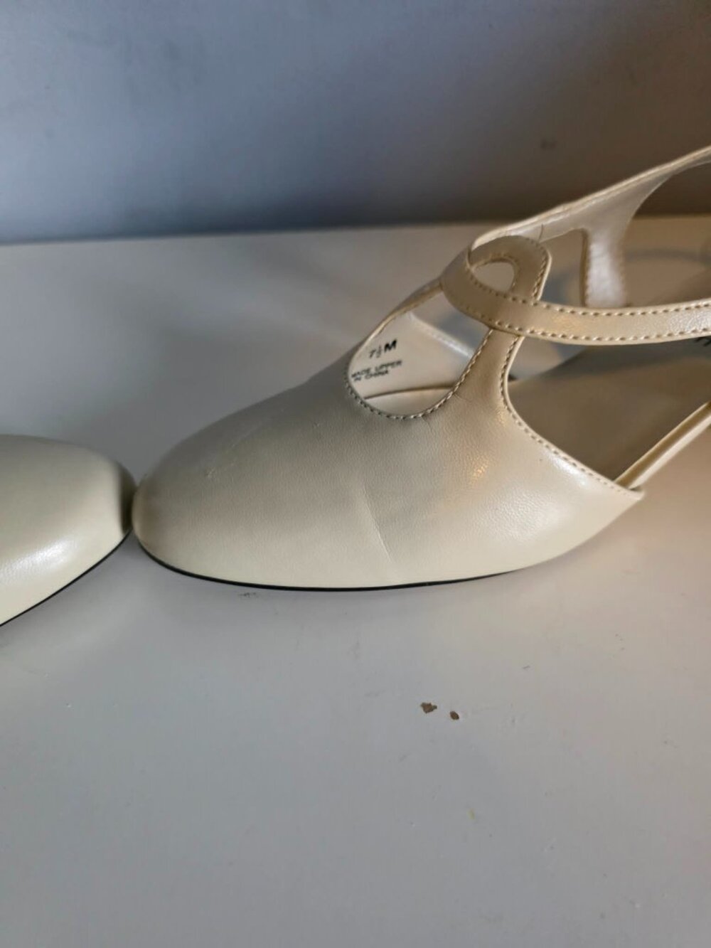"JENNIE" Cream/Beige Cutout T-Strap Slingback Pumps. 7.5 - Picture 6 of 13